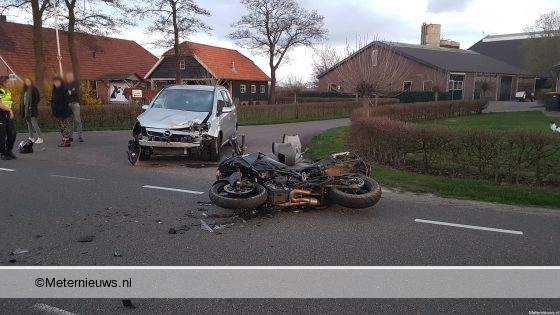 Motorrijder Botst Op Auto In Ommerkanaal En Raakt Gewond (Video)