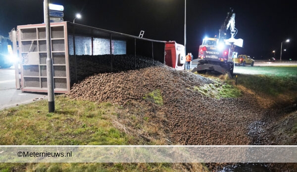 Vrachtwagen Geladen Met Aardappelen Op De Kant N366 Veendam