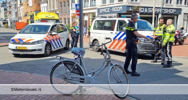 Aanrijding Tussen Fietser En Politiebusje